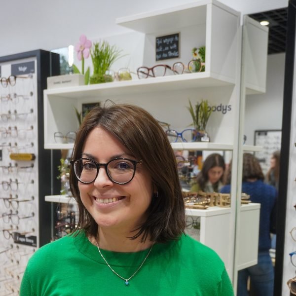 Lucie — Opticienne, spécialiste lentilles